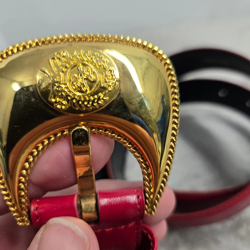 Liz Claiborne Vintage Red Leather Belt Gold Crest Buckle Medium 2515